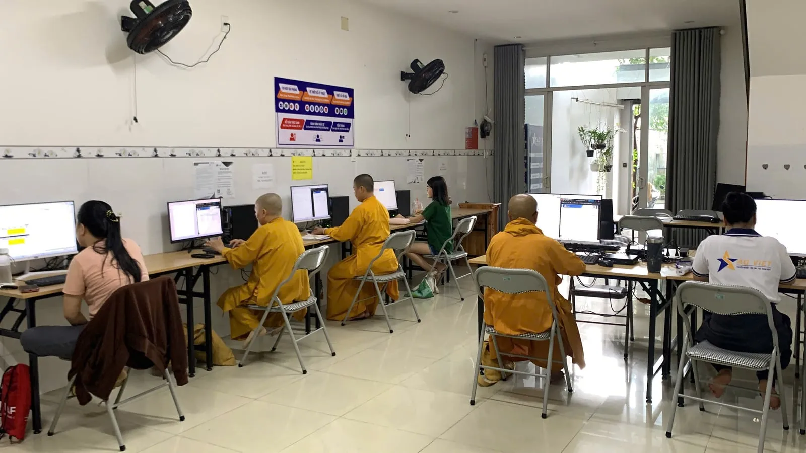 Lớp học có học viên nhiều nhóm tuổi