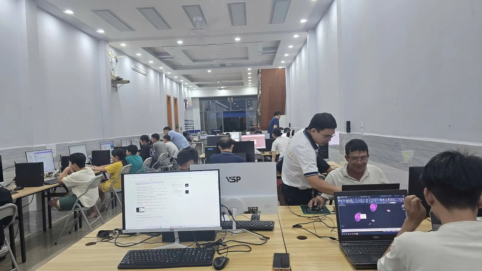 Lớp học kỹ thuật với phần mềm CAD